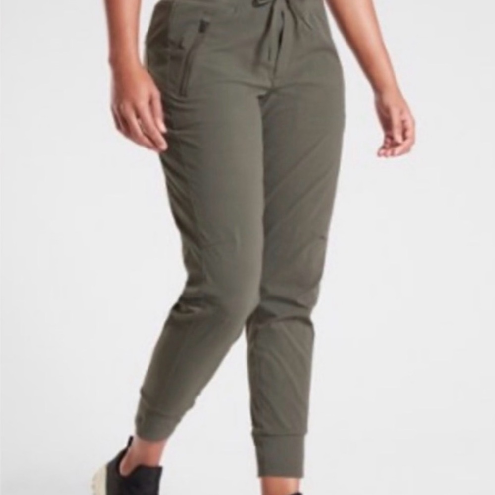 Athletes Trekk North joggers